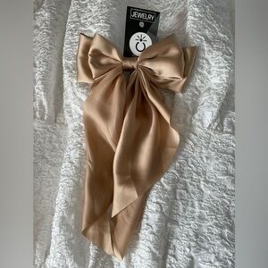 NWT hair bow